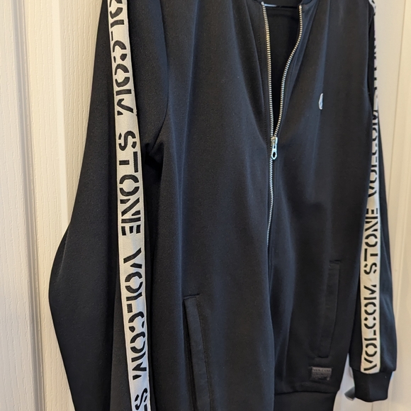 Volcom Black Full-Zip Jacket - Picture 4 of 8